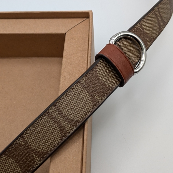 Coach Small Pet Collar & Leash Set in Silver & Khaki Saddle Signature Canvas - Picture 5 of 7